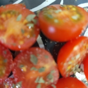 柔らかいミニトマトを潰さずに切る方法♪(写真付き)